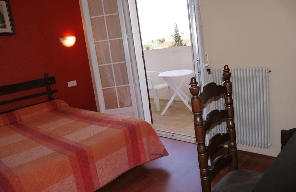 Hotel Le Belvedere Saint-Cyprien  Exteriör bild